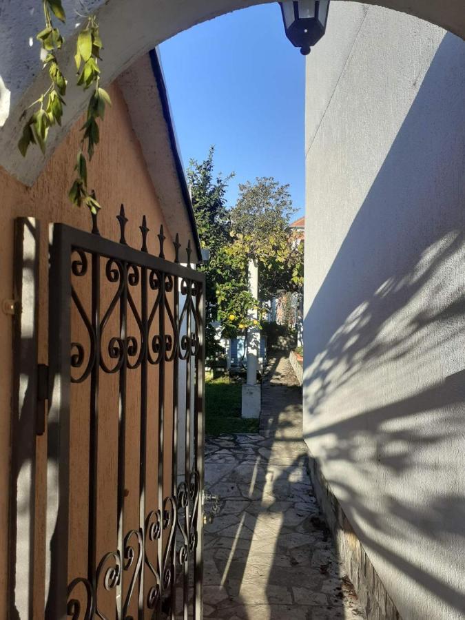 טיווט Apartments Rolovina מראה חיצוני תמונה